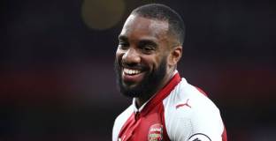 Карагър: Лаказет ще напусне Арсенал 