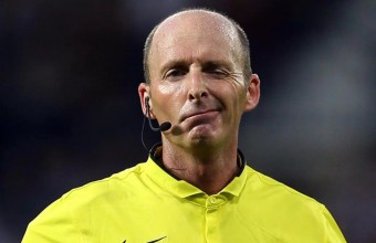 Арсенал при Майк Дийн: 49 мача (никой не е свирил повече на Арсенал). 20 победи, 17 равенства, 12 загуби. 6 дузпи за Арсенал, 3 срещу Арсенал. 3 ч.к. за Арсенал. 3 ч.к. за съперника.  