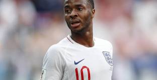 Стърлинг е в ярост от изтичането на информация за капитанската лента