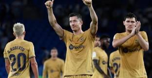 Левандовски блести при победа на Барса (видео)