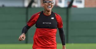 Фирмино възобнови тренировки