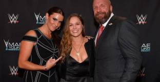 MMA легенда подписа с WWE