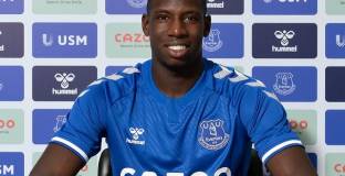 Евертън подписа с Дукуре