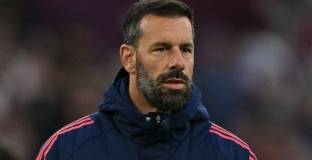 Играчите на Ман Юнайтед искат Ван Нистелрой да остане