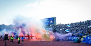 Един мач без публика и глоба от 13 000 лева за Левски, заради бомбичките