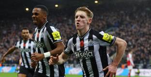 Нюкасъл нанесе първа загуба на Арсенал (видео)