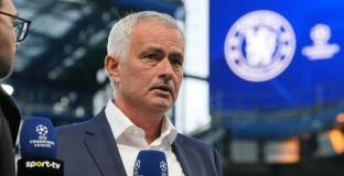 Бивш служител на Челси почерпи Моуриньо с любимите му бисквити 