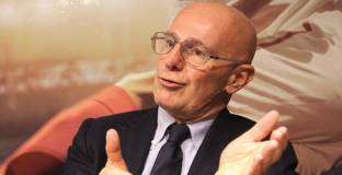 Саки: Реал игра с цигара между зъбите 