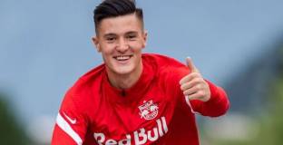  Ман Юнайтед проведе преговори за Шешко