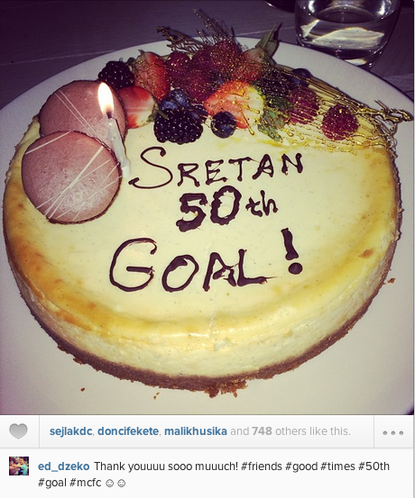 Един Джеко получи специална торба по случай гол номер 50 за Манчестър Сити