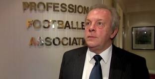 PFA е против намаляване на заплатите на футболистите