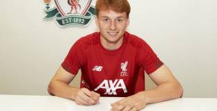 Ливърпул обяви за трансфера на защитник от Цволе