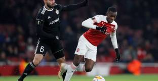 Симеон Славчев и Карабах продължават напред в ШЛ