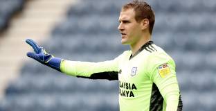  Лестър подписа с 32-годишен вратар? 