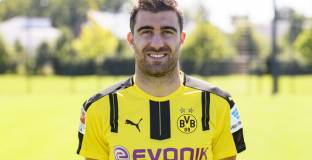 Арсенал влиза в битката за Папастатопулос 