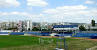 Вместо знамена - женско бельо се развява на стадиона на Спартак Варна (снимка)