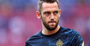 Тотнъм се интересува от Де Врей