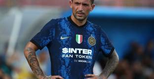  Интер дава халф на  Самп