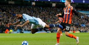 Стърлинг се извини за дузпата