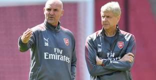 Арсенал се раздели с легенда