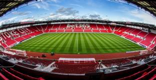 Стоук няма да спре Ман Сити