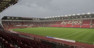 Стоук няма да спре Юнайтед във форма