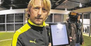 Арсенал се опитва да привлече шефа на скаутите на Борусия Дортмунд