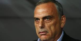  Обвиниха Аврам Грант в сексуални посегателства 