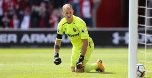 Сиймън подкрепи Джо Харт 