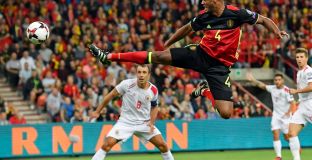 Компани може да не играе срещу Ливърпул 