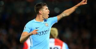 Стоунс: В Сити общуваме на английски и испански 