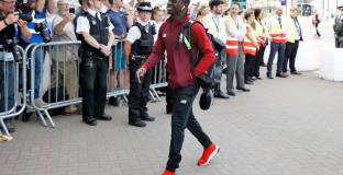 Мане подготви родното си село за утрешния финал 