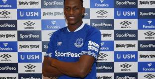 Барса може да купи Мина за 54 милиона паунда