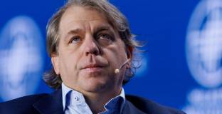  Челси възнамерява да купи дял в Страсбург