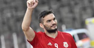 Тони Уот: Ще се стремим да спечелим титлата и Купата