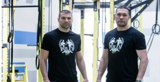 Братя Пулеви вече са в Лондон за големия мач