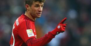 Байерн поведе с 11 след победа и равен на Шалке (видео)