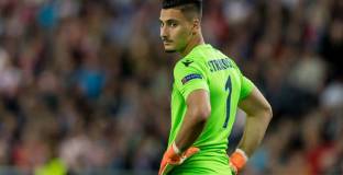 Нюкасъл се интересува от вратар на Лацио