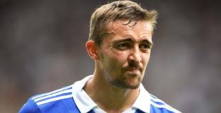 Арсенал преговаря за Кастан