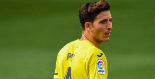 Ман Юнайтед обмисля да подпише със защитник на Виляреал