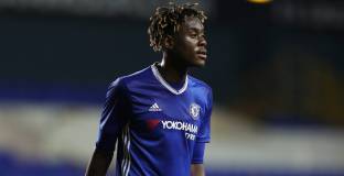 Челси иска да поднови с Чалоба