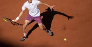 Циципас е на 1/4-финал в Хамбург