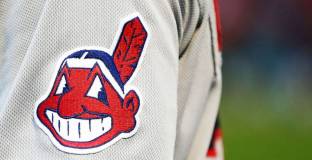 Феновете на Кливланд повече няма да могат да носят пера на главите си