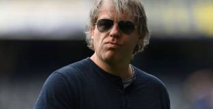  Собственикът на Челси се отправи за Де Йонг