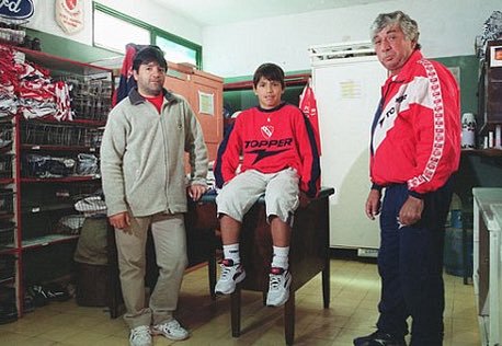 Малко след тази снимка Агуеро ще дебютира в Аржентина. Серхио е на 15 години и 35 дни. 