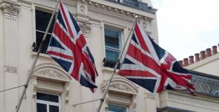    Британското правителство създава независим футболен регулатор 