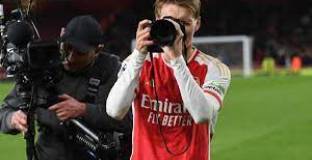 Едегор отговори на критиките за празнуването