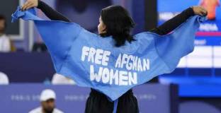 Дисквалифицираха афганка за политически лозунг