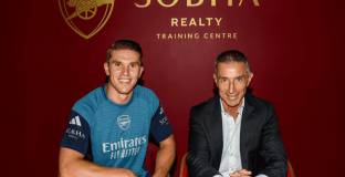 Гьокереш се присъедини към Арсенал