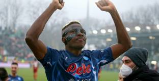  Осимен съди бившия си агент